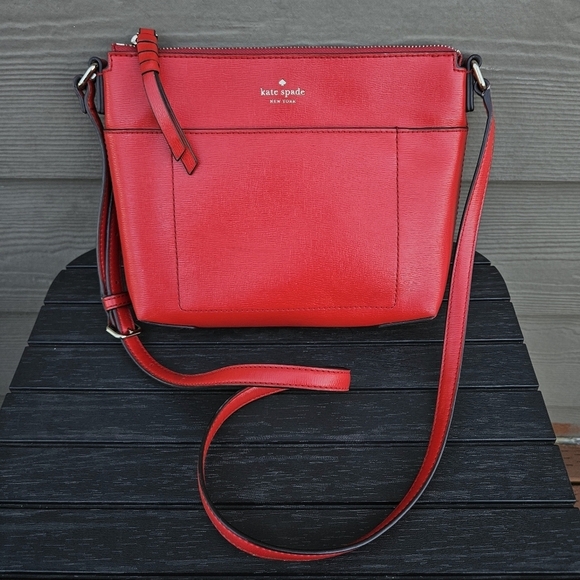 kate spade Handbags - Kate Spade Run Around Crossbody Bag Heirloom Red Top Zip Classic Leather Purse